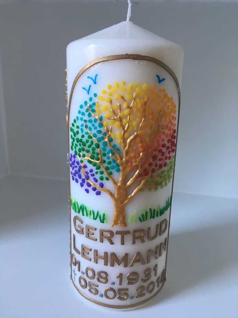 Candle for Gertrud Lehmann with a golden tree in rainbow leaves